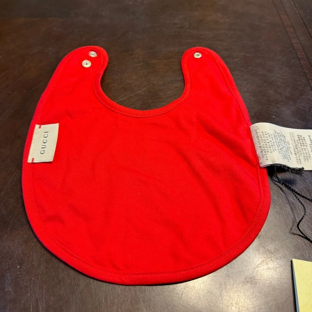 New Authentic Gucci GG Logo Baby Bib